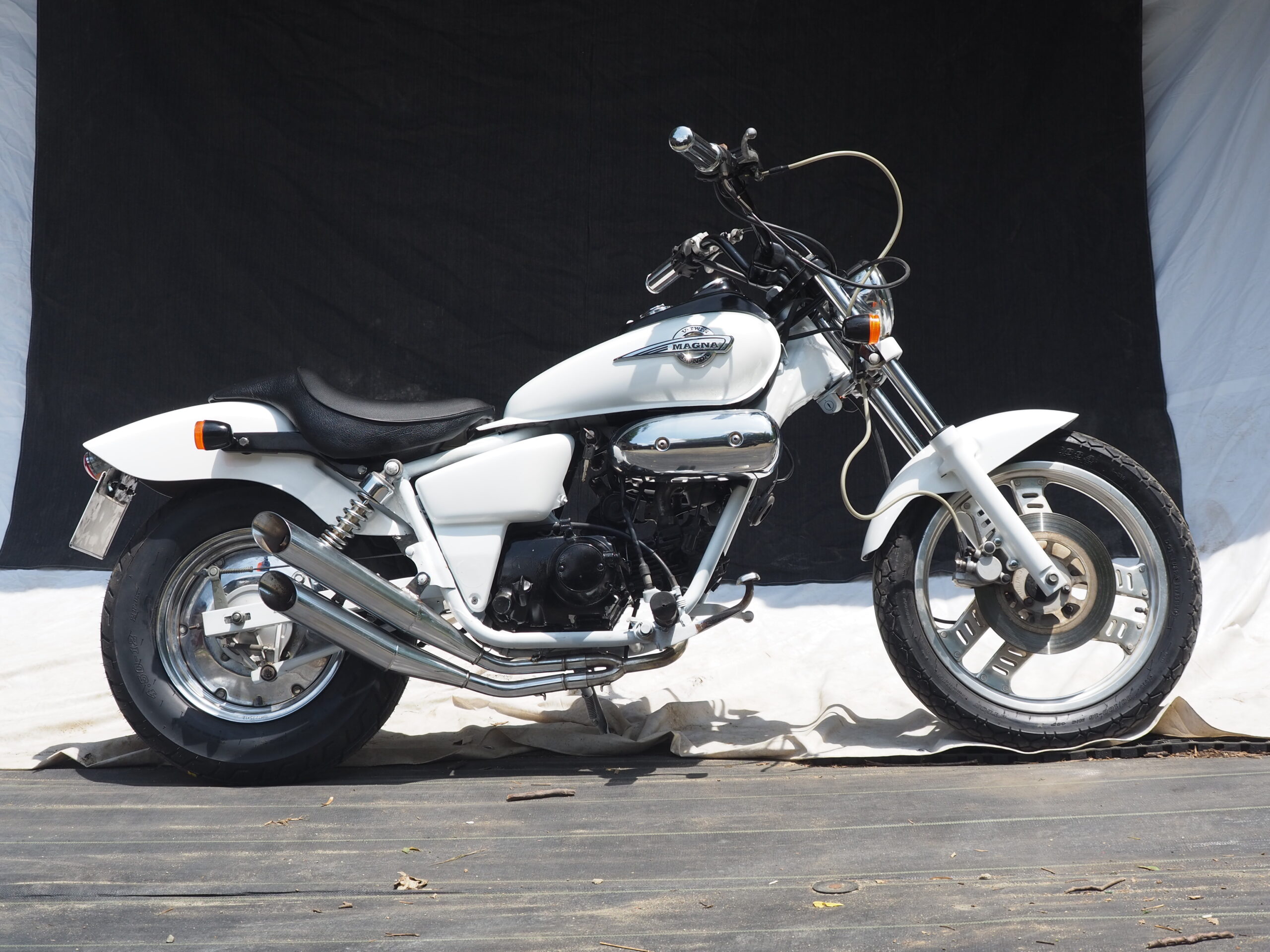 H49 ホンダ マグナ50 カスタム ホワイト HONDA magna fifty - E-BIKE Omuta